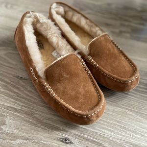 UGG Women’s Size 7 Sleep On Fuzzy Loafers Tan Brown Soft Comfortable
